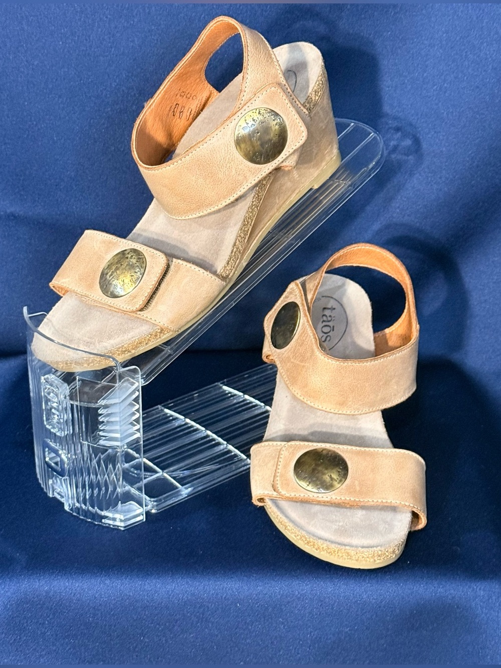 Taos Leather Wedge Sandals Women’s 7.5 EU 38 Comfort Sandals Beige Tan - Picture 3 of 5
